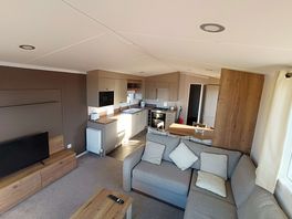 Livingroom & kitchen.