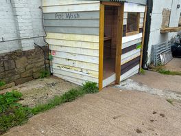 Pot wash area, drinking water tap on the outside