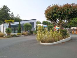 Indoor pool snd showers/toiket block/ washing up facilites. plus bouncy castle and trampoline