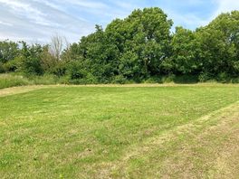 Corner non-electric grass pitches