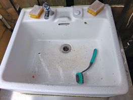 Washing up sink