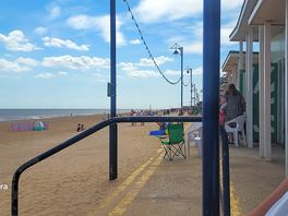 Great cafe on the prom. the lookout.