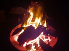 Fire pit provided with plenty of wood to burn