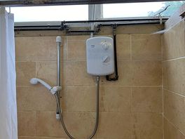 Ladies shower