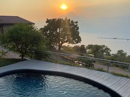 Aussicht pool über den gardasee