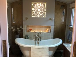 Roll top bath