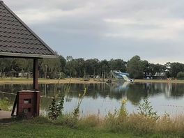 Prachtige water strand wat goed bezocht word. leuk om suppboard mee te nemen. zie je veel.