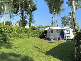 Caravane sur emplacement camping