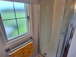 Shower with shampoo conditioner and body wash provided