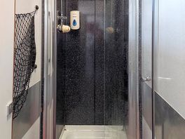 Wonderful showers.