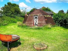 Daisy Meadow Glamping
