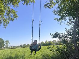 Kids swing