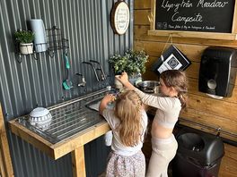 So beautifully decorated i had helpers to wash up!