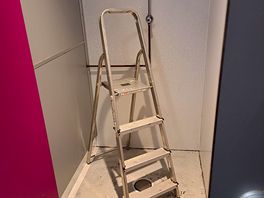 Step ladder in the shower