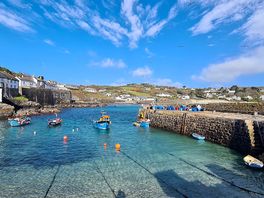 Short 15 min stroll to the beautiful and unmolested coverack.
