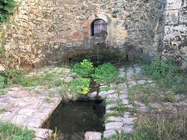 Kleiner brunnen am weg