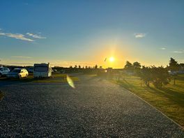 Sunrise @ white cottage