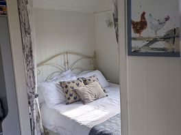 Main bed