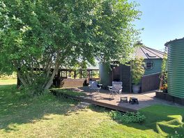 Yurt and the bathroom/shower room/wc/ensuite