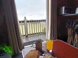 Amazing view and delicious breakfast with fresh eggs from the farm/camping.