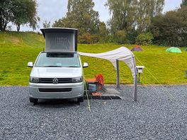 medium gravel pitch with ehu and awning space