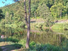 Stunning location, ask for a pitch beginning with 1, like 118 or 101, they are riverside pitches