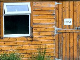 A fridge? or a shed identifying as a fridge?
