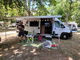 Notre place camping, sur la photo la place à l'air grande, mais la photo a été de loin