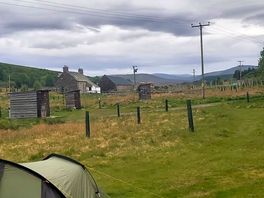 Shop, toilets and shower