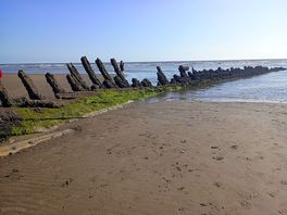 Ship wrecks on pembry beach are worth an investigation
