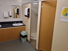 Clean shower and toilet facillities