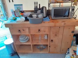 All the kit you need, fridge, toaster, microwave, kettle.