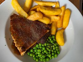 The homemade steak & stout pie.