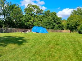 Lovely large flat tent pitch