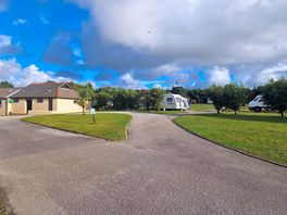 Clean & tidy grounds. very well looked