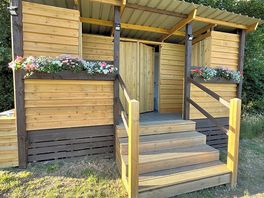 Toilet & shower block
