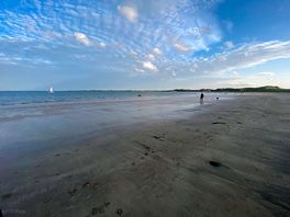 The beach is a 10 min walk