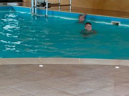 Piscine interieure ideale quand le temps est pluvieux et frais