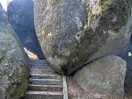 Huge boulders with pathways cross crossing make it interesting