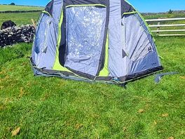 Neaely finished putting th tent up lol but you can see how big the pitches are