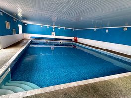 Complex swimming pool, bit cold until you start swimming and you’ll soon warm up