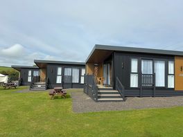 External view of our Deluxe 2+ lodges