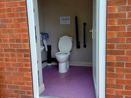 Tight fit for wheelchair and step, not ramp
