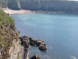 10 minutes walk to the beach caerfai bay