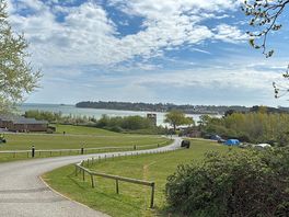The stroll to the beach front