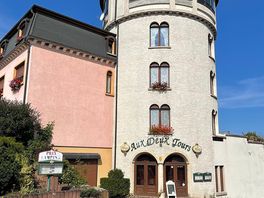 Hauptgebäude am parkeingang