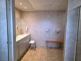 Ladies toilet/shower