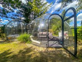 The geodesic dome or bubble hotel