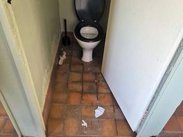 Mens toilets