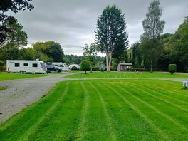 Hardstanding fully serviced pitches with plenty of space between units .